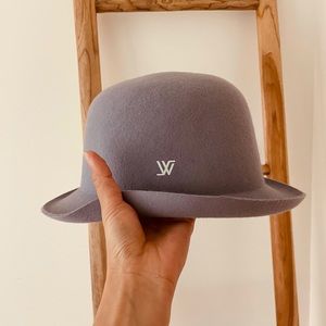 Super cute wool bucket hat.